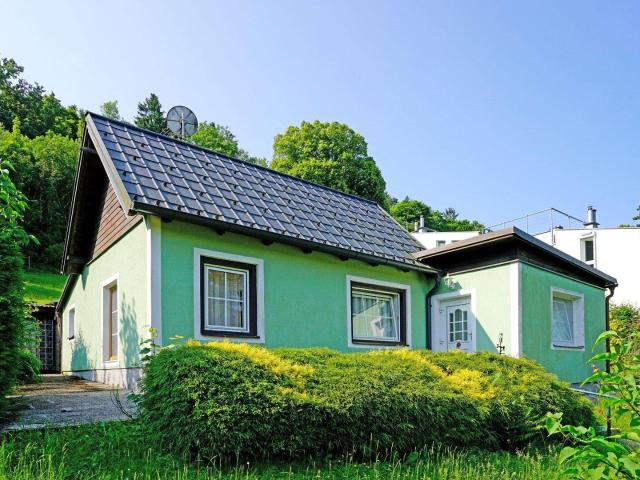 Kleines Haus auf tollem Grundstück in Top Aussichtslage