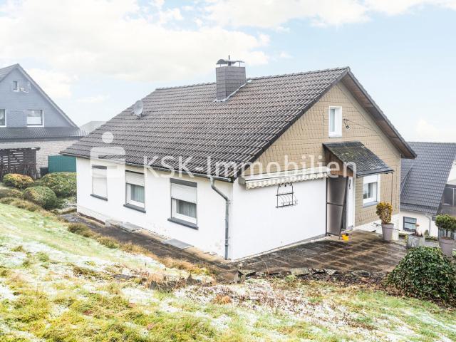 Kleines Haus mit Doppelgarage in guter Lage!