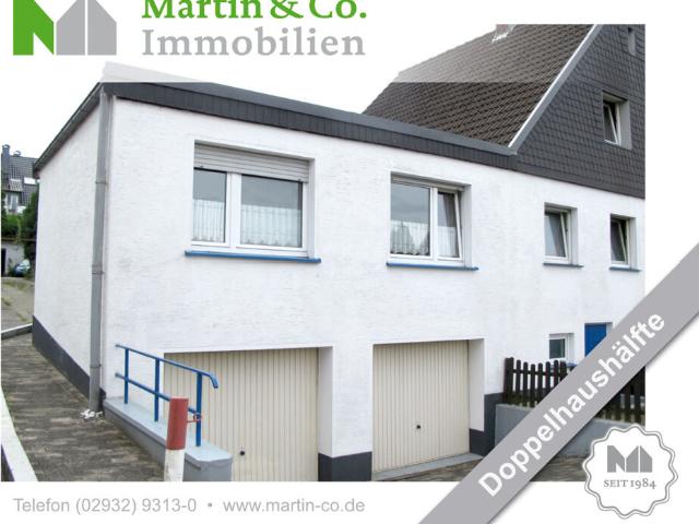 Kleines Haus mit Garten + 2 Garagen