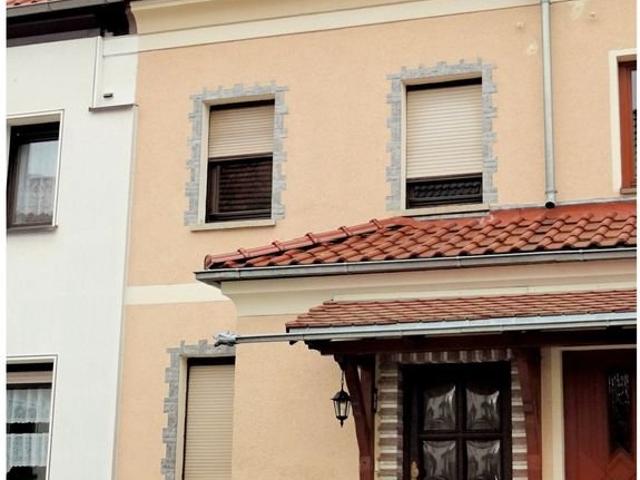 Kleines Reihenhaus mit Grundstück in Werdau zu verkaufen!