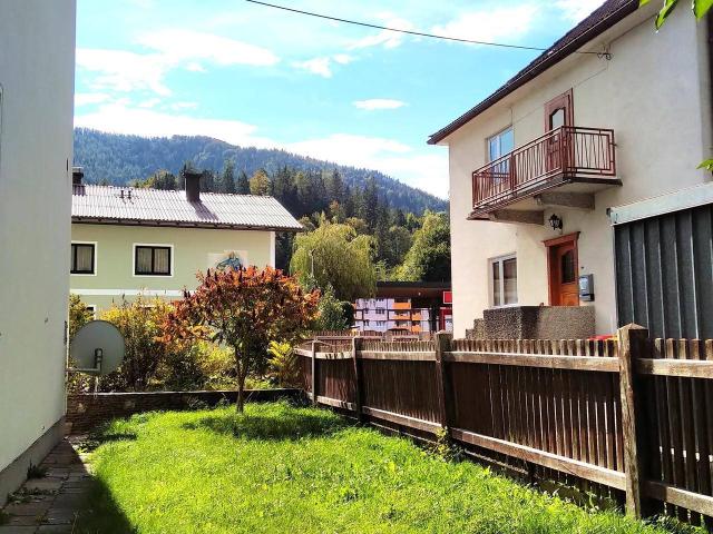 Kleines Zinshaus mit großem Potential & schönem Rohdachboden, Garten & Nebengebäude