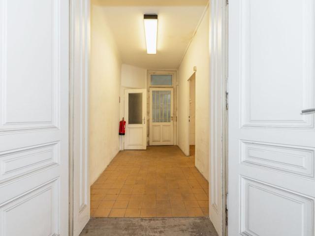 Kleines Zinshaus Mitten In Der Stadt