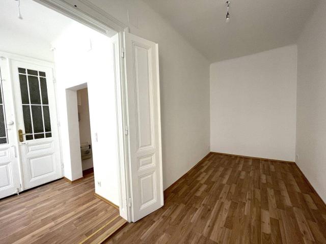 KLEINGASSE: entzückende sanierte 2 Zimmer Altbauwohnung in ruhiger Hoflage