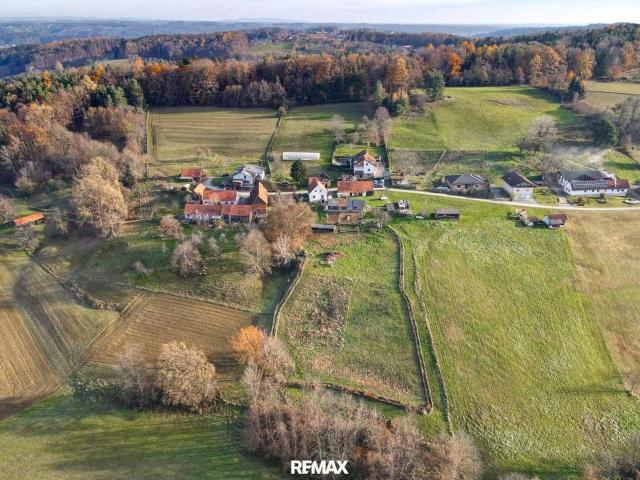 Kleinlandwirtschaft und Bauland in idyllischer Lage!