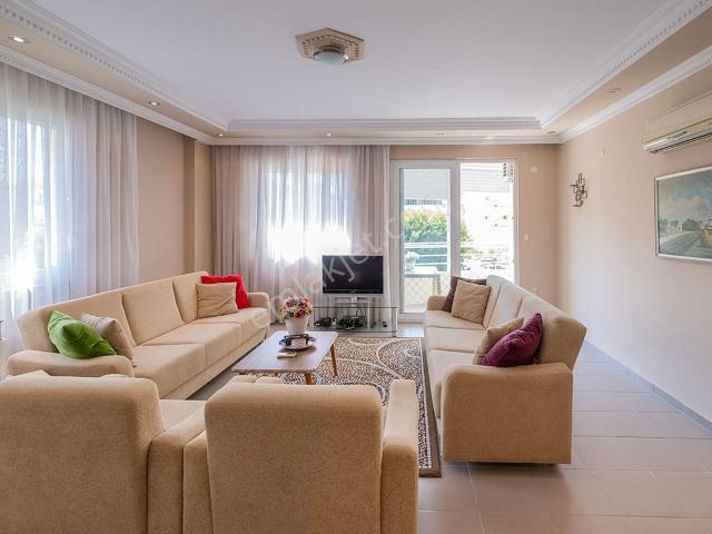 Kleopatra'da Denize 500 Metre 2+1 Eşyalı Daire