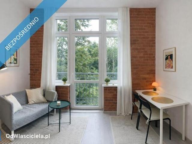 Klimatyczne mieszkanie obok Manufaktury C.O balkon, widokiem na zieleń