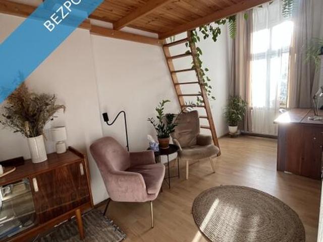 Klimatyczne mieszkanie w kamienicy po remoncie z antresolą i balkonem