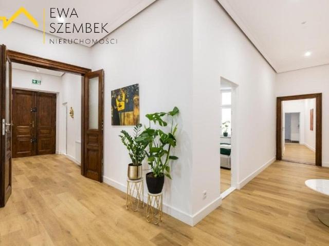 Klimatyczny 140m2 apartament z 6 pokojami zapraszam