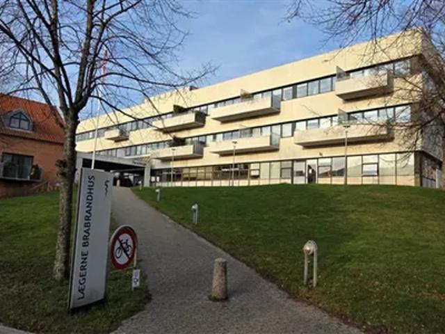 Kliniklokaler i behandlerfælleskab i attraktive Gl. Brabrand