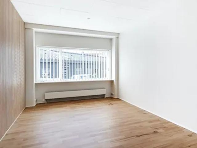 Klinikplads til 3.300 kr. – med parkeringsmulighed lige ved døren i Randers