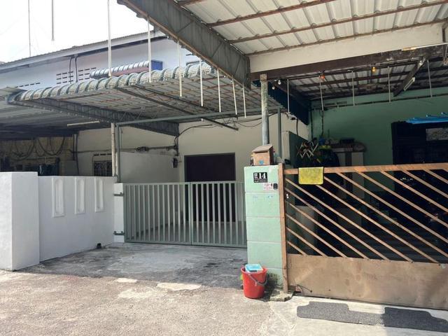 Kluang Jalan Perwira Rumah Teres 2 Tingkat Rumah LowCost