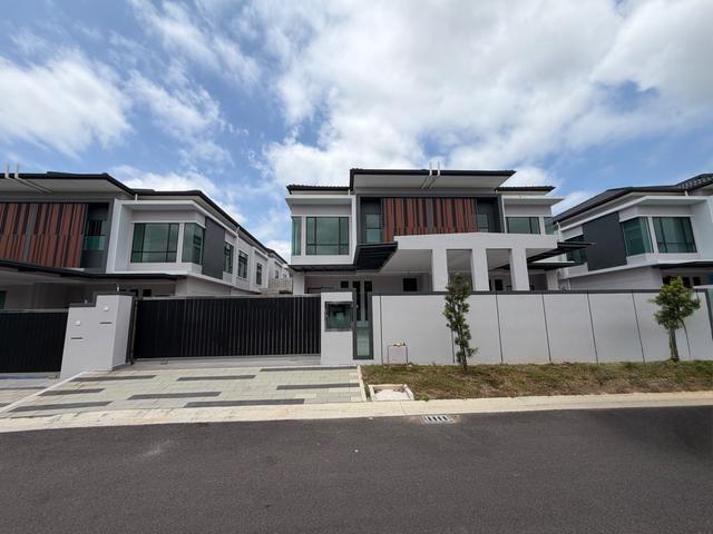Kluang Letina Villa Taman Tasik Indah 2storey Semi Cluster GG