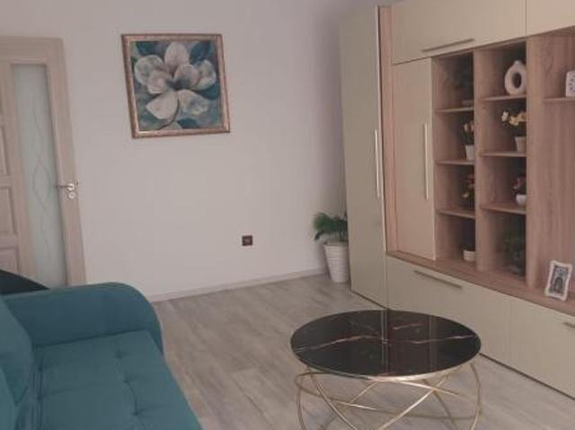 Km 5, decomandat, 2 camere, etaj 3, mobilat, gaze, vanzari Constanta