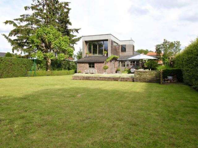 Knap gerenoveerde gezinswoning op 1.088m²!