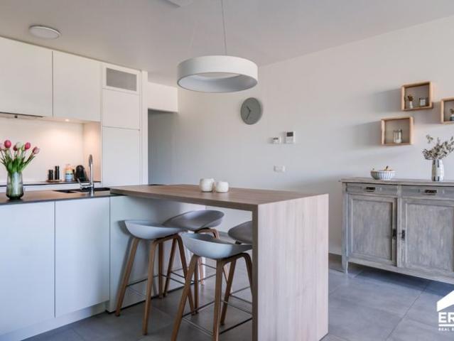 Knap, recent 2 slpk appartement vlakbij Genk centrum