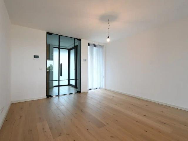 Knap recent appartement met 2 slaapkamers en mooi uitzicht + autostandplaats