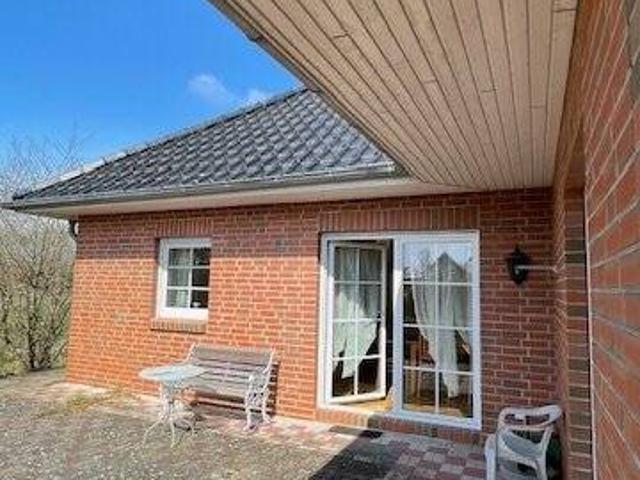 Knuffiger Bungalow Nähe Schwerin mit Pferdewiese