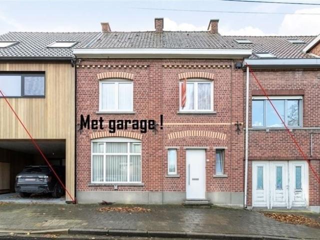 Knusse rijwoning met garage in deelgemeente Tiegem