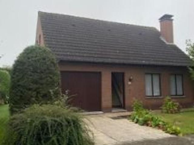Vrijstaande knusse woning te koop met garage en grote tuin