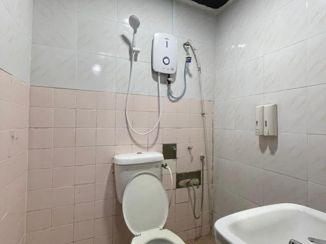 Ksl master room for rent low deposit master room at taman century garden, johor bahru