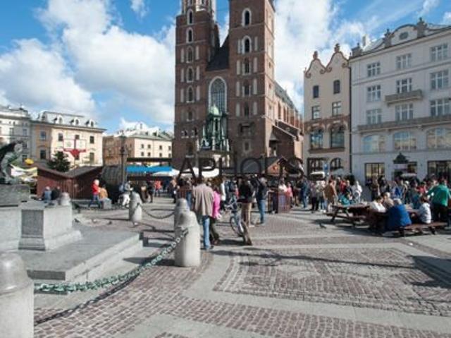 Biuro na Rynku Głównym z widokiem na Sukiennice