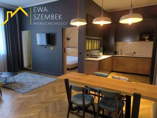 Kraków Stare Podgórze: 4 pokojowe mieszkanie z 2 apartamentami