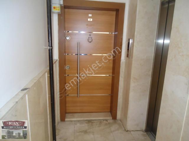 Krc Den Merkezi Konumda İlkokul Karşısı Geniş 3+1 Kiralık Daire