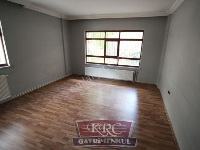 Krc'den Altıağaç Mah.cadde Üzerinde Bakımlı 3+1 Kiralık Daire