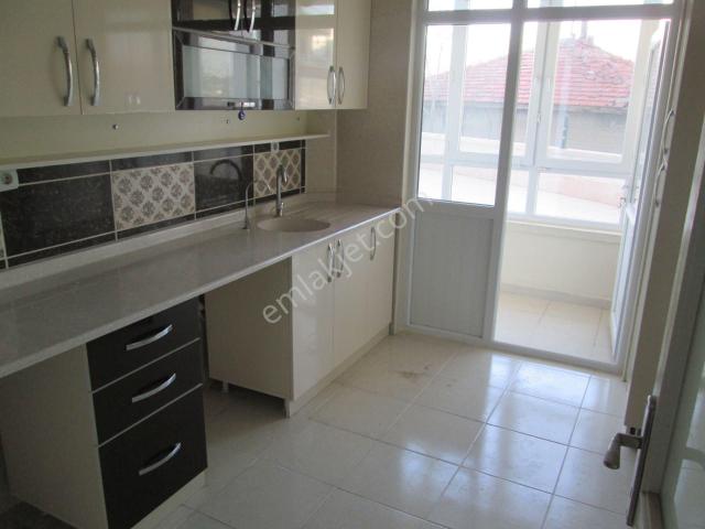 Krc'den Merkezi Konumda Full Yapılı Satılık Giriş Kat 3+1 Daire
