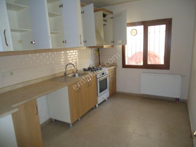 Krc'den Merkezi Konumda Kısa Bloklarda Kiralık 2+1 Daire