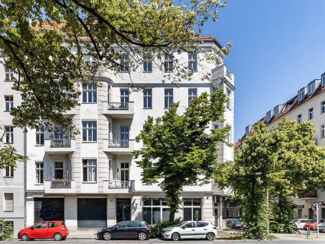 Kreuzberg Drift Sanierte Altbauwohnung mit offenem und hellem Wohnraum an der Spree