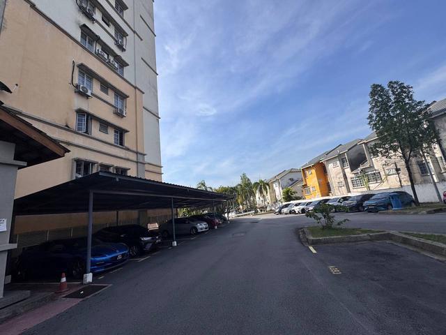 Kristal Condominium Jalan Pualam Seksyen 7 Shah Alam