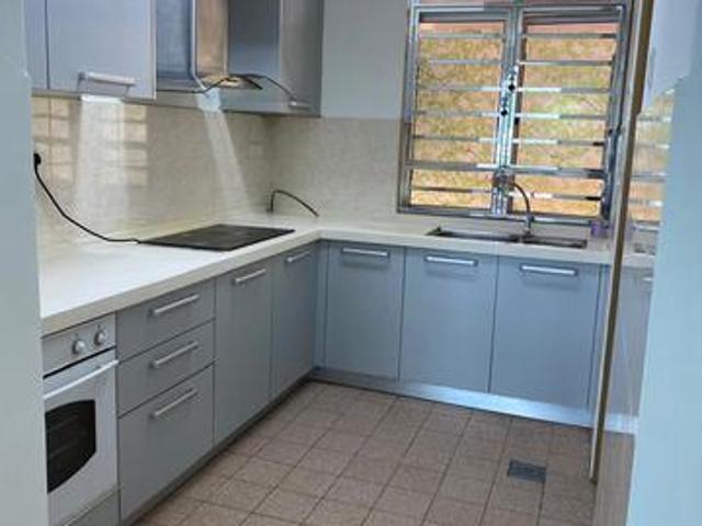 Krystal Suria Apartment 3bedrooms Partially Renovated 1Carpark