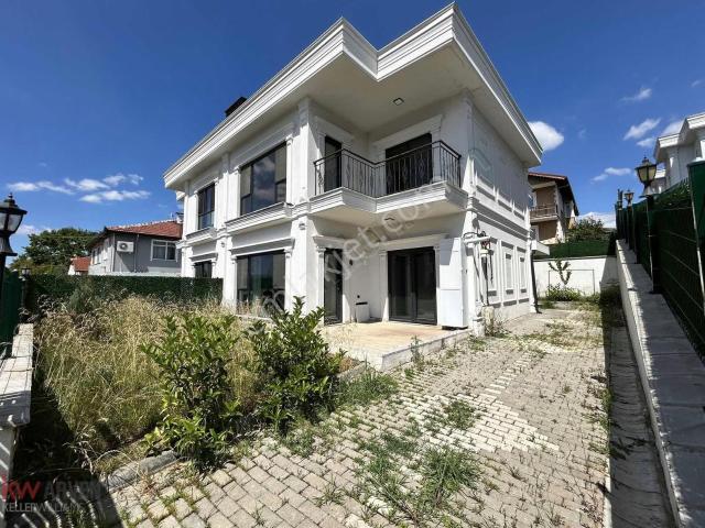 Kw Arven'den Seymen Doğa Park Villaların'da 4+1 Kiralık Villa