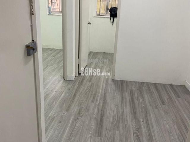 Kwai Chung Hoover Court [Agency Ads] Mid Floor 1 10|23/F, Middle Floor 2 Bedrooms And 1 Living Room, Rent Reduced, Seeking Hospitable Guests. Hints