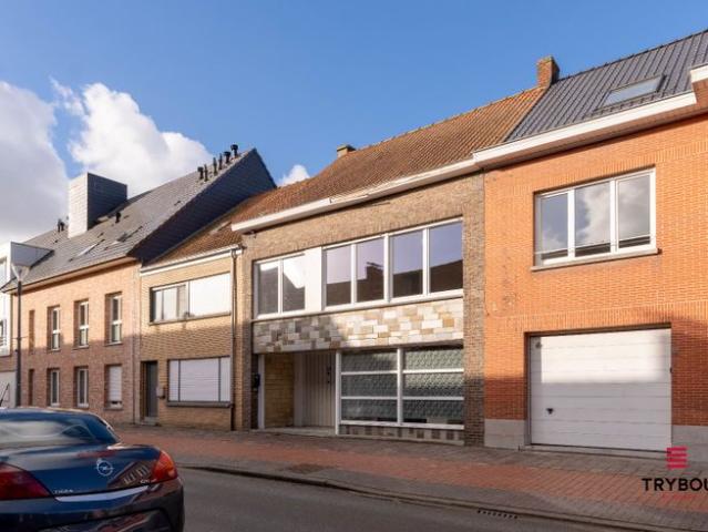 Kwalitatieve karakterwoning met ruime garage, pal in het ce