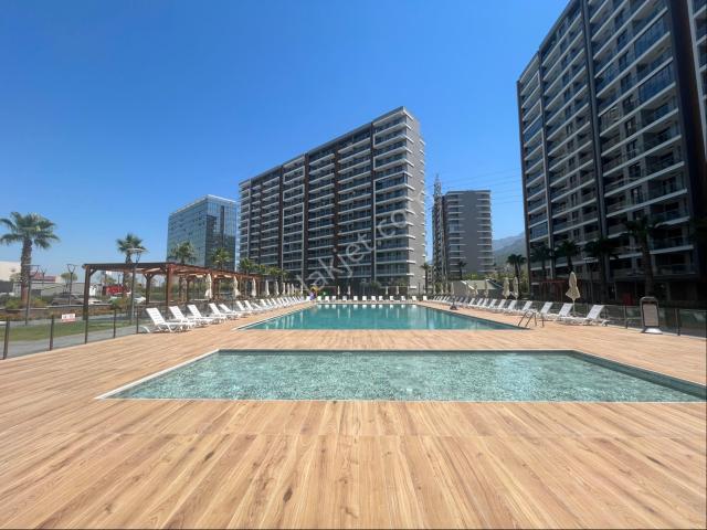 Kw'den Manisa Meydan Eşyalı,havuz Cephe Boş Satılık 1+1 Daire