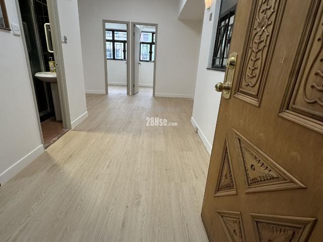 Kwun Tong Kin Fung Building [Agency Ads] Mid Floor, Middle Floor Newly Renovated 2 Bedroom Apartment With Convenient Transportation. Hints
