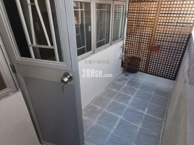 Kwun Tong Wah Fat Building [Agency Ads] High Floor Includes Large Platform, Appliances Suite Hints