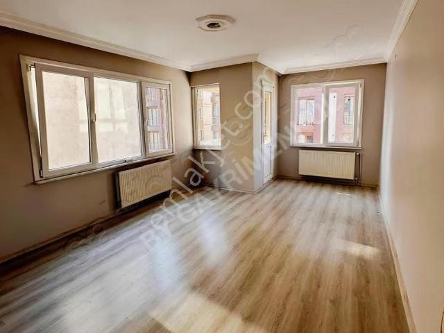 Küçükçekmece Cennet'te Satılık 2+1 Daire 80m²