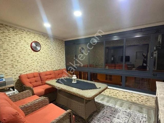 Küçükçekmece Çatı Katı 1+1 Eşyalı Kiralık Daire
