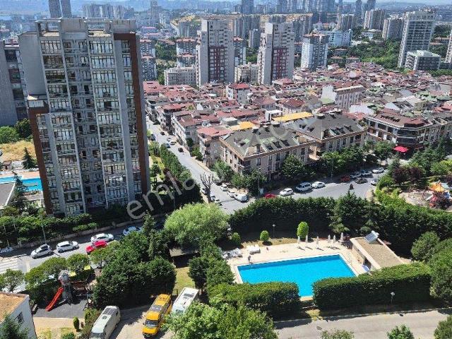 Küçükçekmece Atakent Güneşpark Evlerinde Boş Satılık 4+1 194m2 Daire