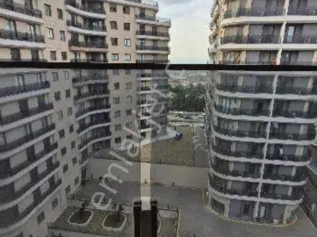 Küçükçekmece Halkalı Caddesi Brand Atakent 2 Sitesinde Arakat Satılık 1+1 72m2 Daire