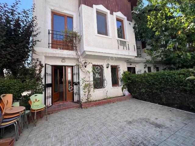 Küçükçekmece Halkalı İstasyon Mah. 4+1 Kiralık Tripleks Villa