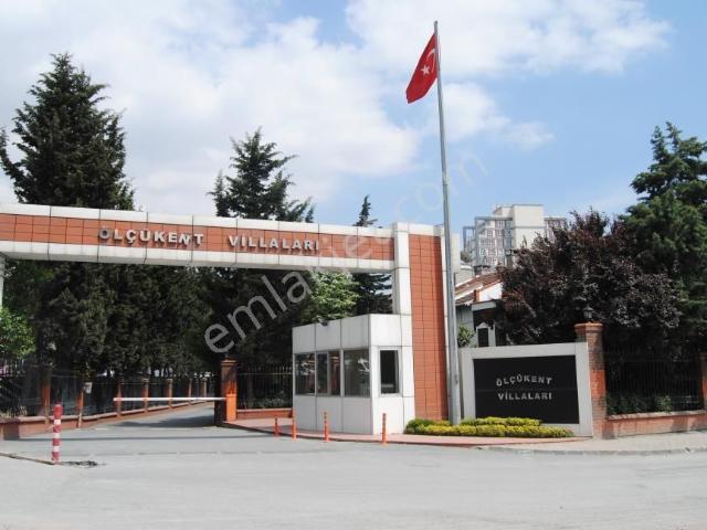 Küçükçekmece Halkalı İstasyon Mah. 4+1 Kiralık Tripleks Villa