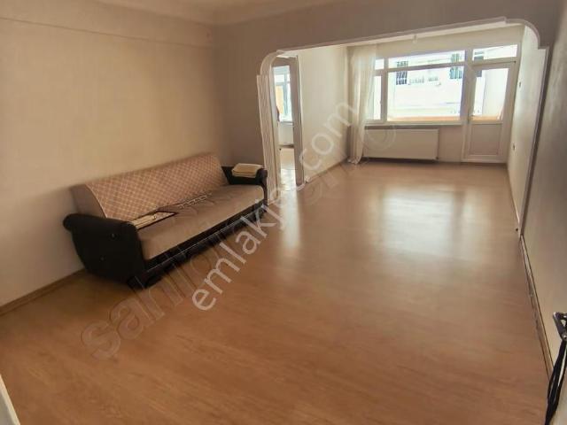Küçükçekmece Merkezde 3+1 Kiralık Daire