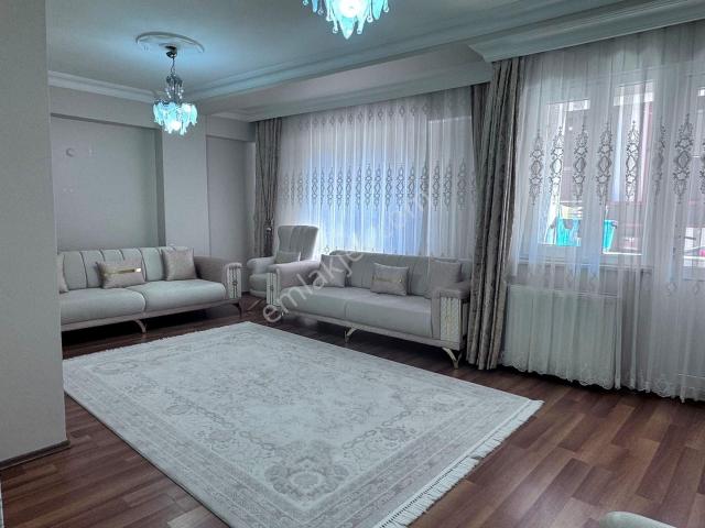 Küçükçekmece Söğütlüçeşme Mahallesi Satılık 4+1 Daire Krediye Uygun