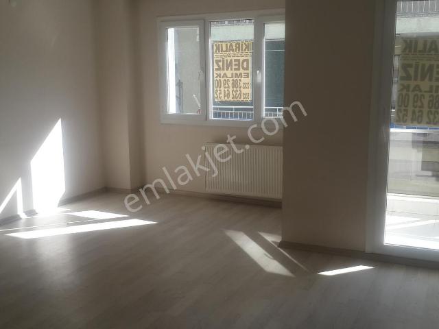 Küçükçiğli De İzban Ve Anadolu Cd. Arasında Arakat Satılık 3+1