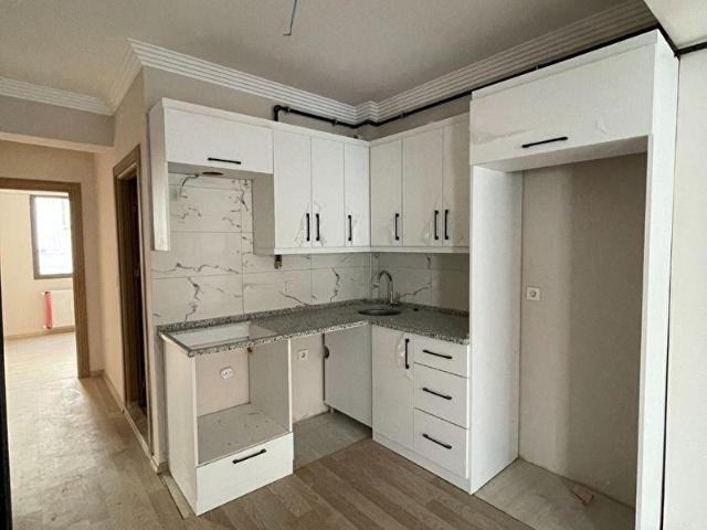 KÜÇÜK ÇİĞLİ'DE 2+1 SATILIK DOĞALGAZLI AÇIK MUTFAK DAİRE