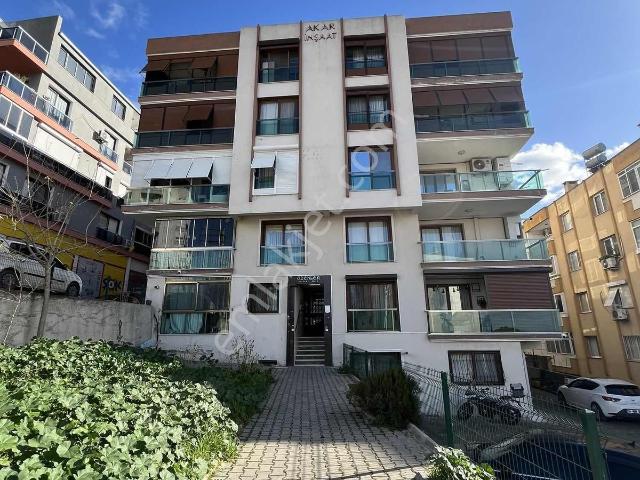 Küçük Çiğli'de Satılık 3+1 Geniş Ebeveyn Banyolu Daire